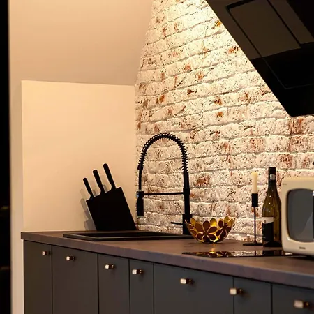 Urban Oasis With Parking Apartamento