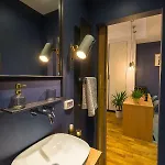 Urban Oasis With Parking Appartamento *
