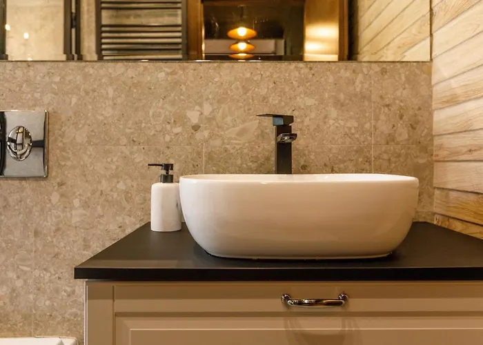 Апартаменты Urban Oasis With Parking