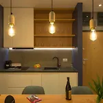 Urban Oasis With Parking Apartamento