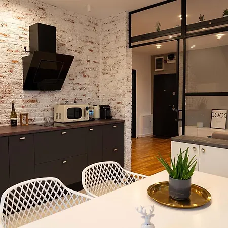 Urban Oasis With Parking