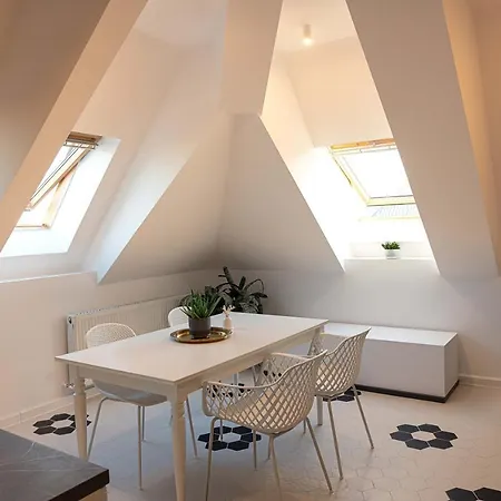 Urban Oasis With Parking Bukareszt