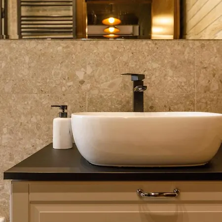 Апартаменты Urban Oasis With Parking