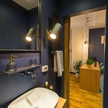 Urban Oasis With Parking Apartament *