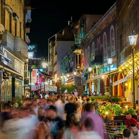 Urban Oasis With Parking Апартаменты *