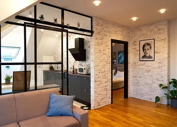 Urban Oasis With Parking Apartment *