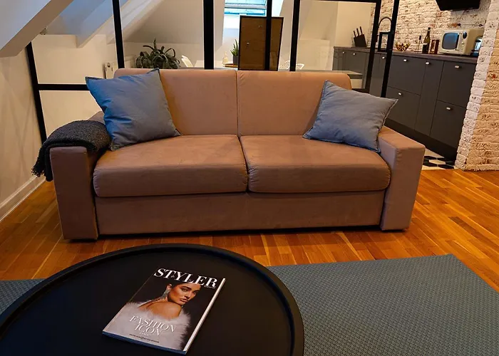 Urban Oasis With Parking بوخارست