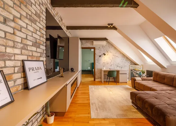 Urban Oasis With Parking بوخارست