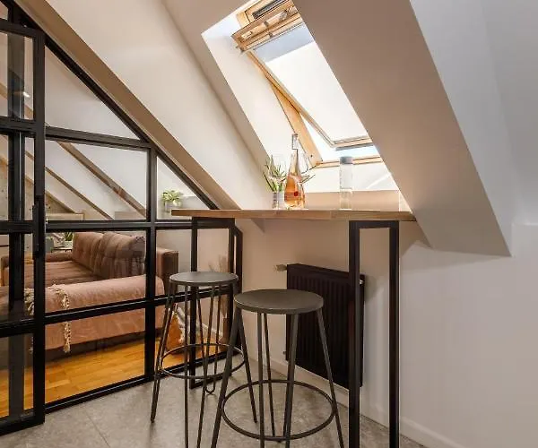 Urban Oasis With Parking شقة *