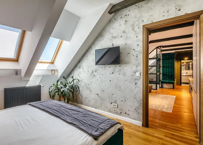 Urban Oasis With Parking