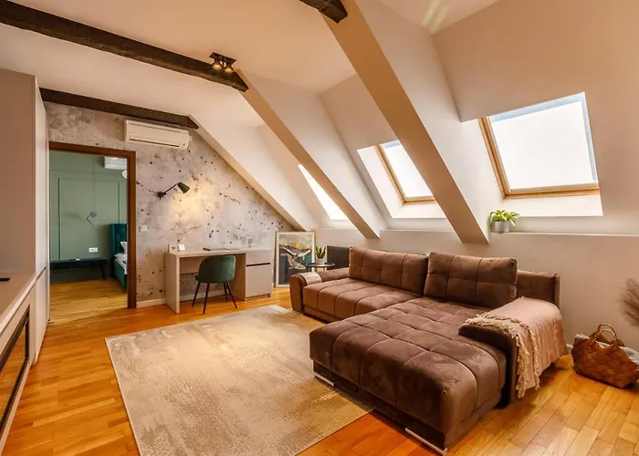 Urban Oasis With Parking بوخارست