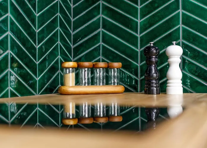 Urban Oasis With Parking شقة