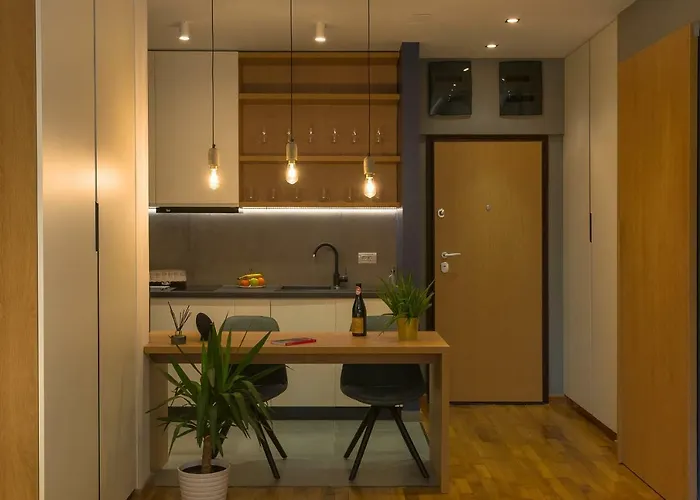 Urban Oasis With Parking