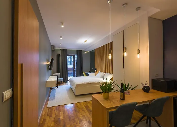 Urban Oasis With Parking *