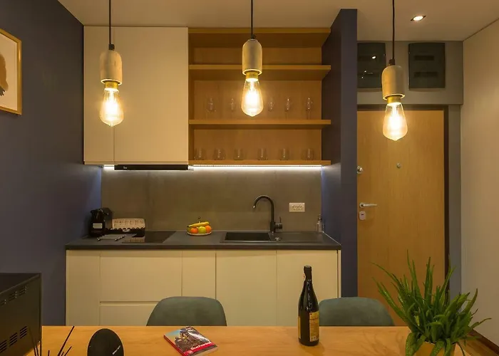 Urban Oasis With Parking Apartamento
