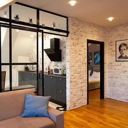 Urban Oasis With Parking Apartament *