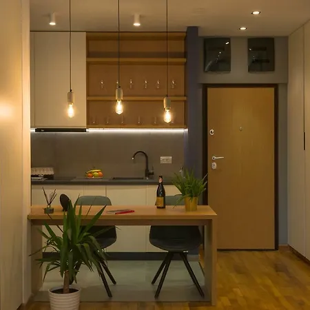 Urban Oasis With Parking