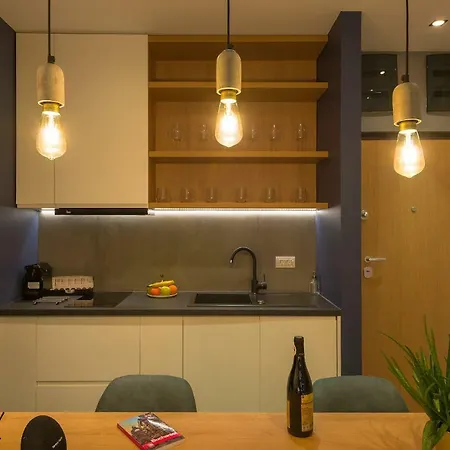 Urban Oasis With Parking דירה